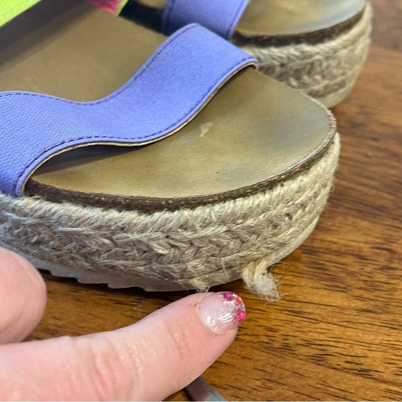 Steve Madden wedge elastic multicolor strap sandals size 2 - Picture 9 of 10